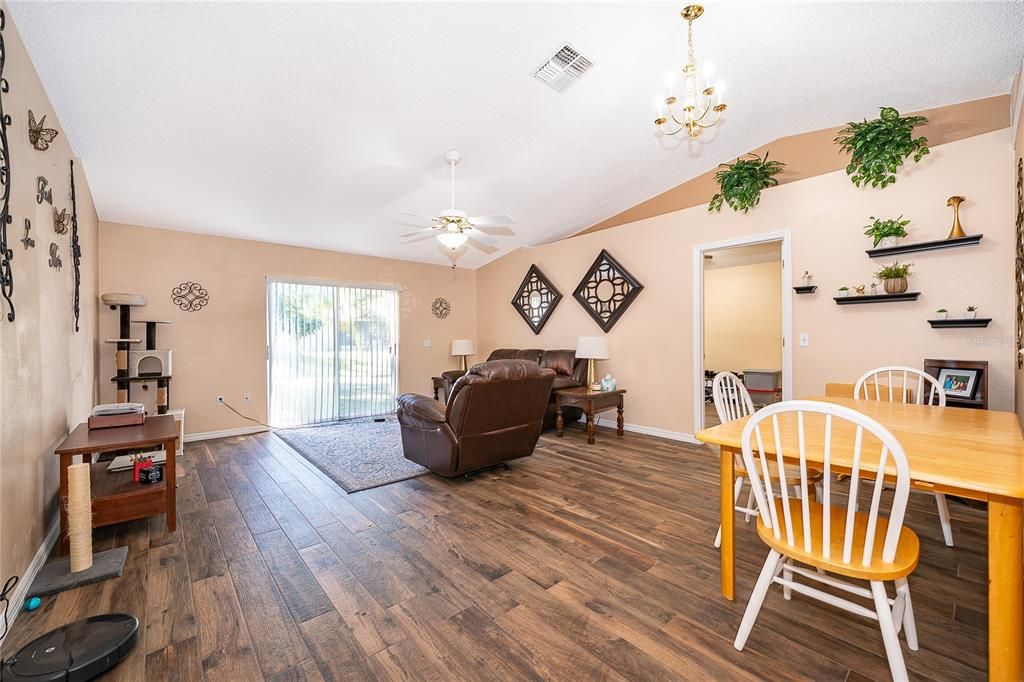 待售: $365,000 (3 贝兹, 2 浴室, 1264 平方英尺)