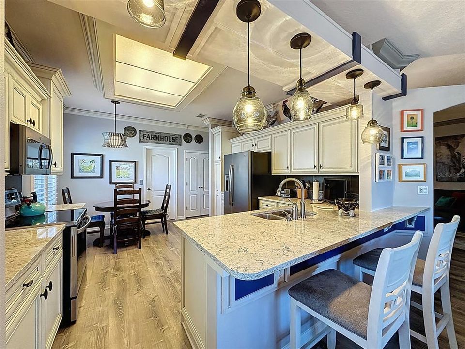 На продажу: $489,500 (2 спален, 2 ванн, 1964 Квадратных фут)