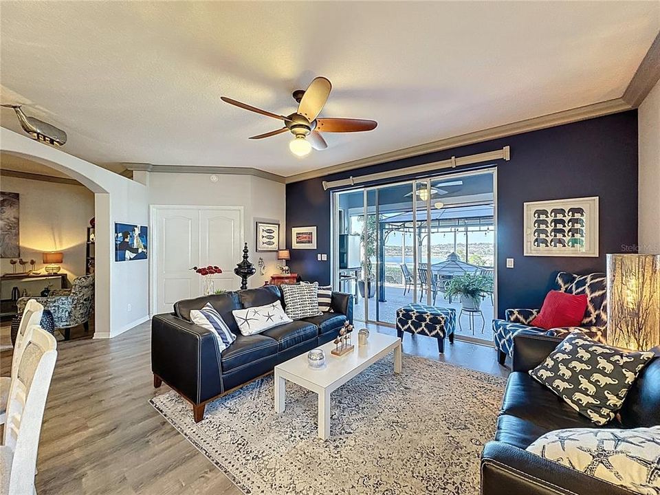 На продажу: $489,500 (2 спален, 2 ванн, 1964 Квадратных фут)