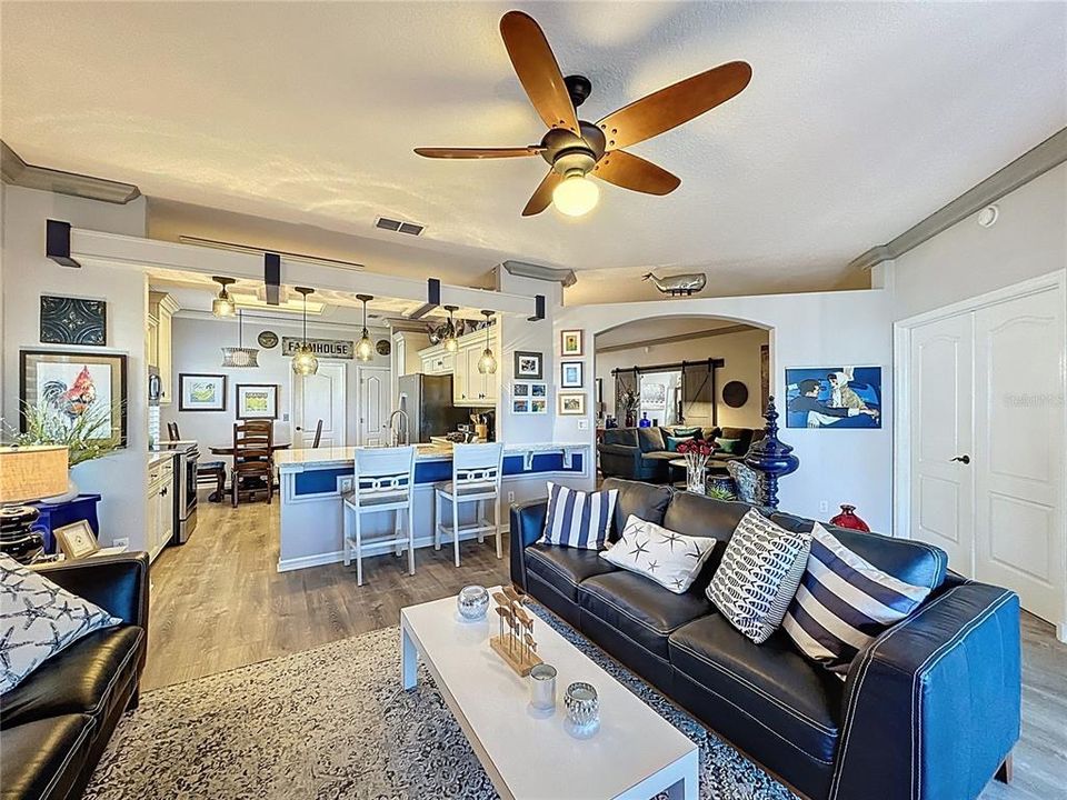 На продажу: $489,500 (2 спален, 2 ванн, 1964 Квадратных фут)