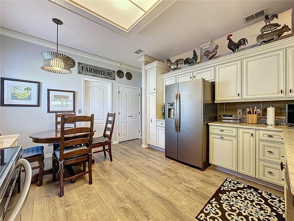 На продажу: $489,500 (2 спален, 2 ванн, 1964 Квадратных фут)