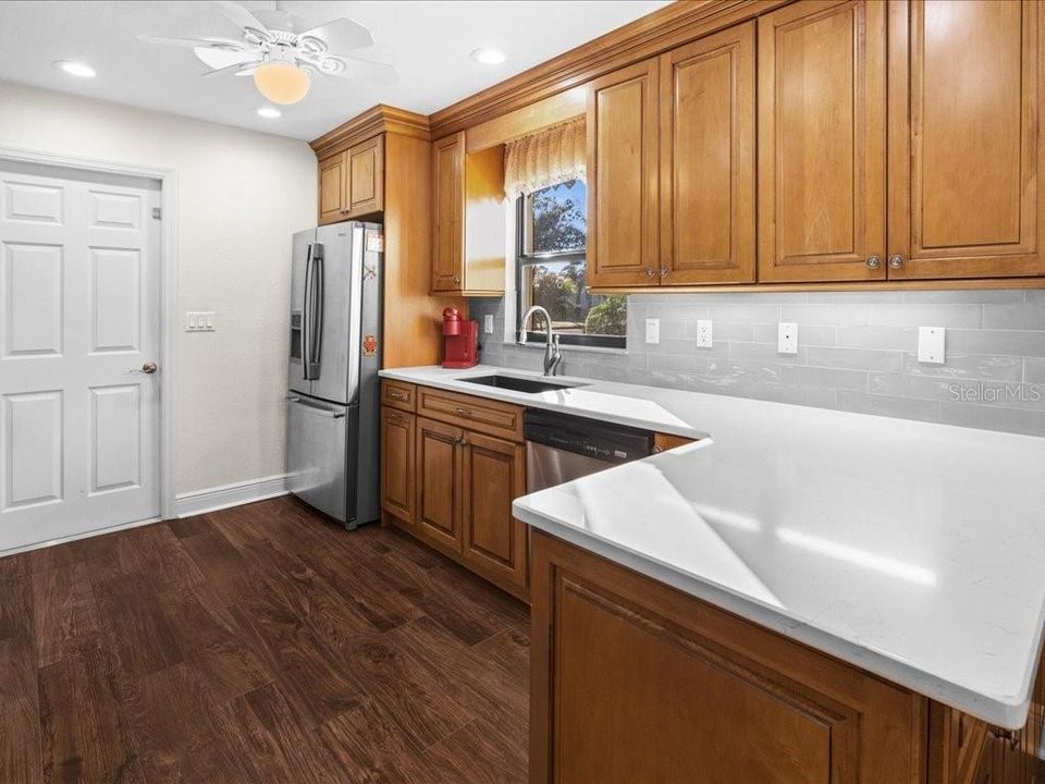 待售: $345,000 (2 贝兹, 2 浴室, 1620 平方英尺)