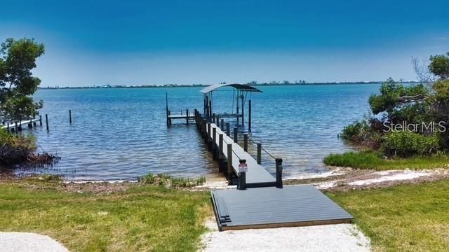 待售: $1,099,999 (1.35 acres)