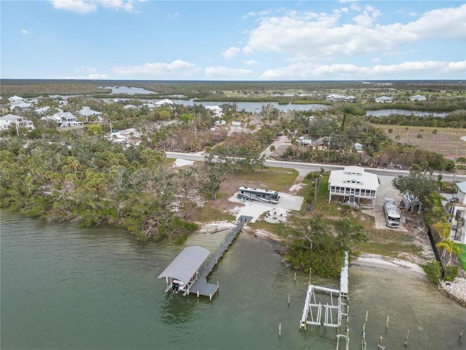 待售: $1,099,999 (1.35 acres)