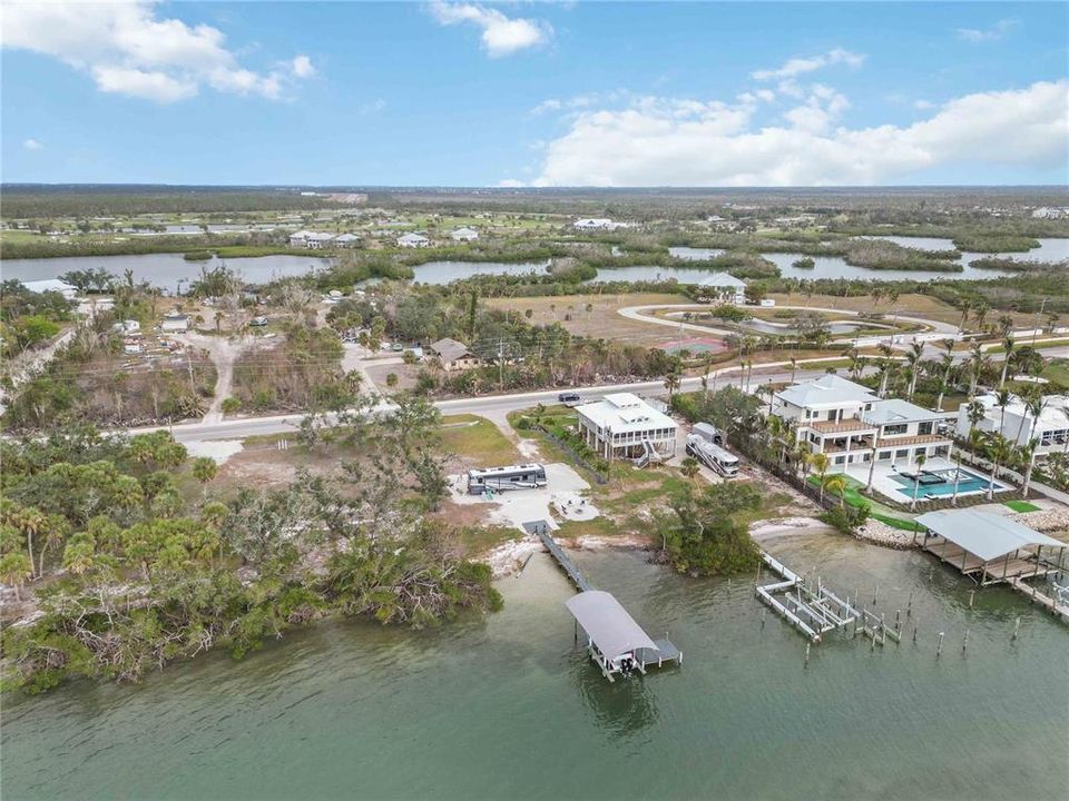 待售: $1,099,999 (1.35 acres)