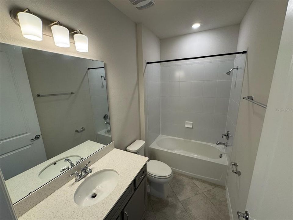 待售: $439,900 (4 贝兹, 2 浴室, 1828 平方英尺)