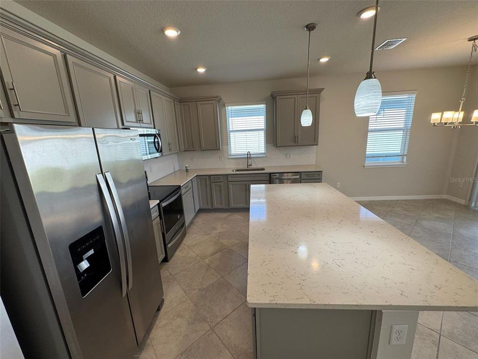 待售: $439,900 (4 贝兹, 2 浴室, 1828 平方英尺)