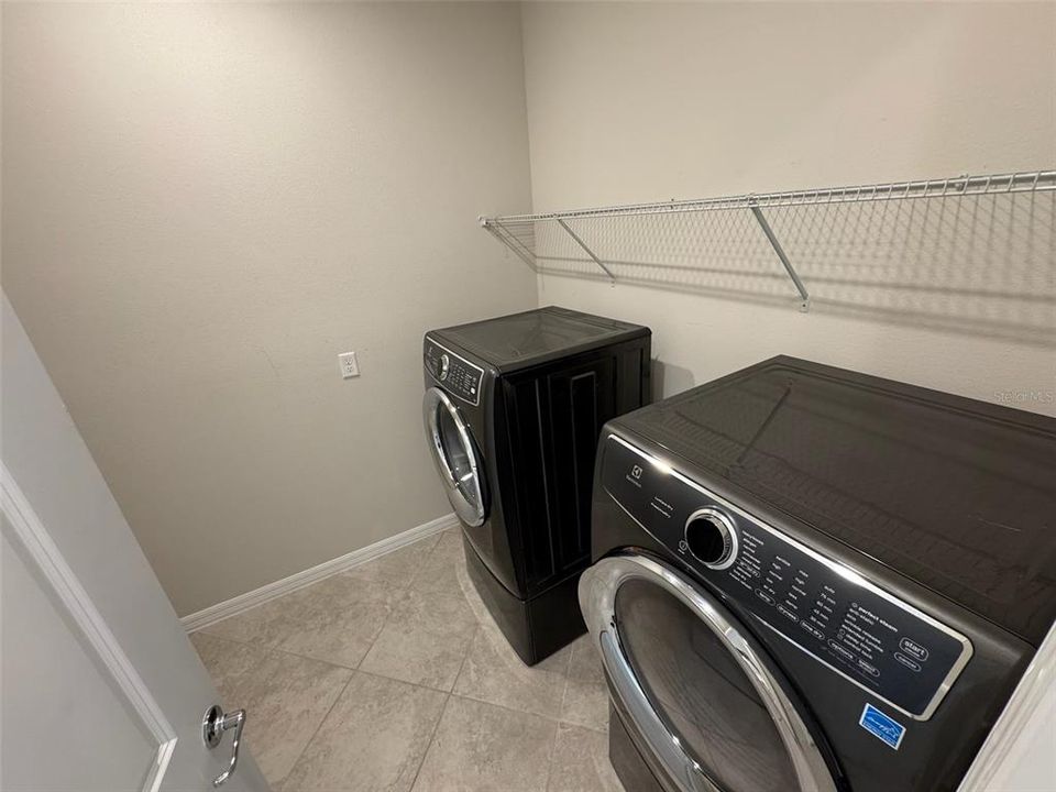 待售: $439,900 (4 贝兹, 2 浴室, 1828 平方英尺)