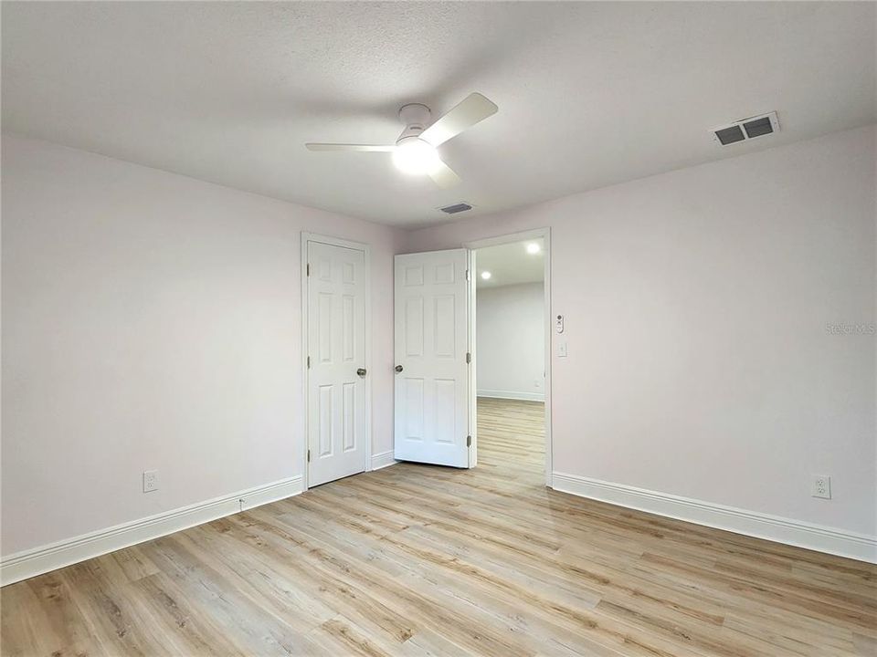 На продажу: $420,000 (4 спален, 2 ванн, 1960 Квадратных фут)