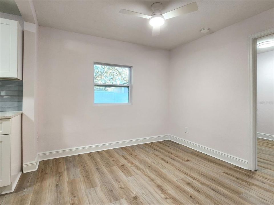 На продажу: $420,000 (4 спален, 2 ванн, 1960 Квадратных фут)