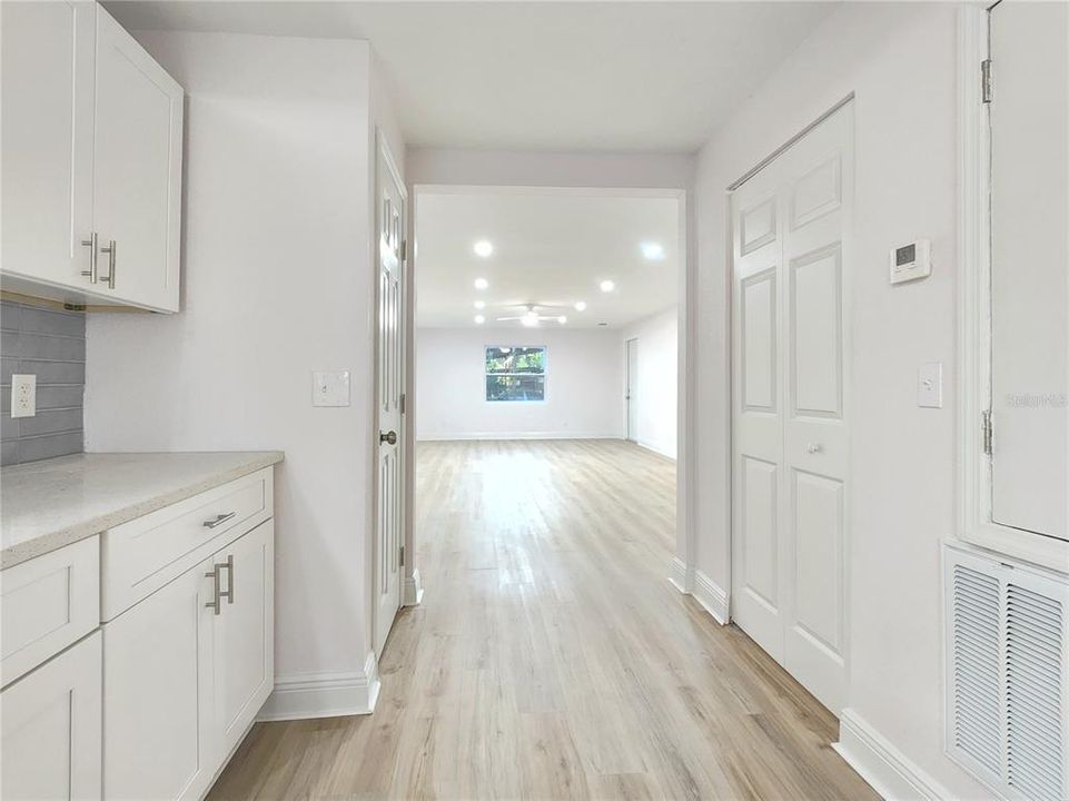 На продажу: $420,000 (4 спален, 2 ванн, 1960 Квадратных фут)