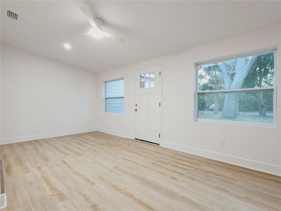 На продажу: $420,000 (4 спален, 2 ванн, 1960 Квадратных фут)