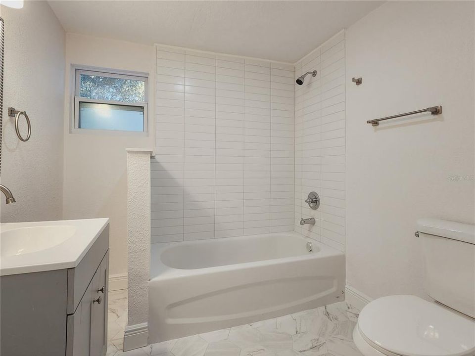 На продажу: $420,000 (4 спален, 2 ванн, 1960 Квадратных фут)