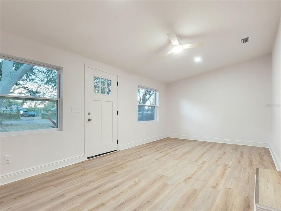 На продажу: $420,000 (4 спален, 2 ванн, 1960 Квадратных фут)