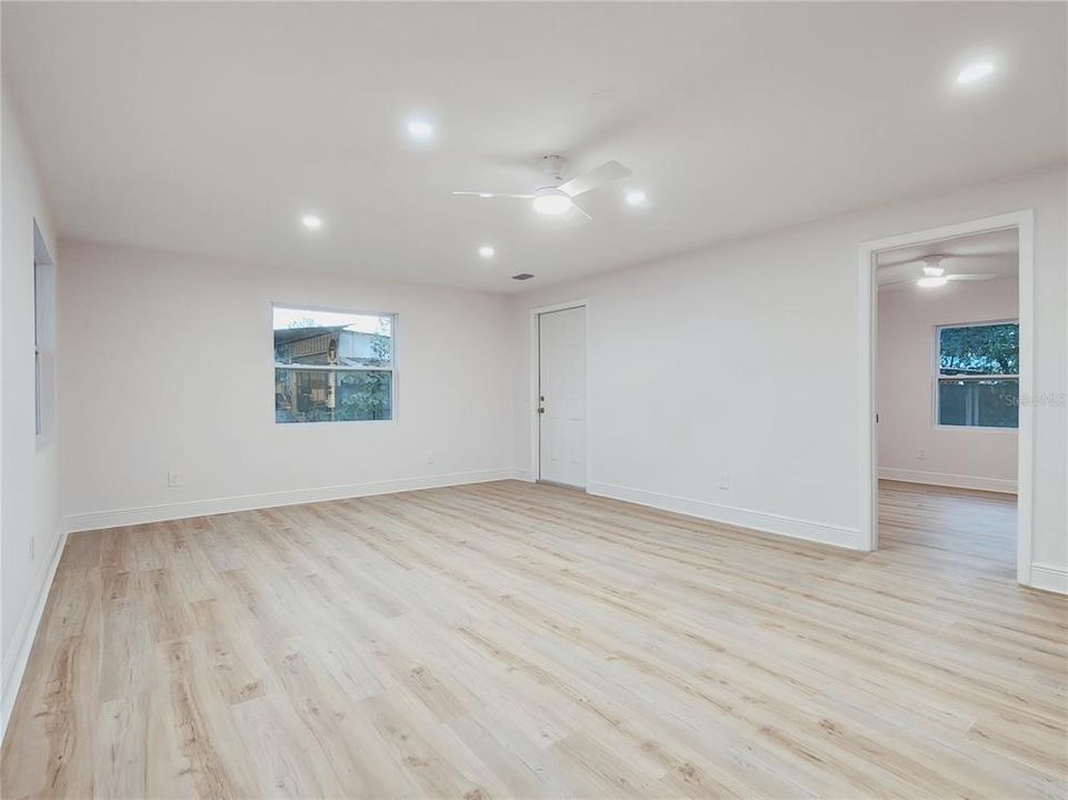 На продажу: $420,000 (4 спален, 2 ванн, 1960 Квадратных фут)