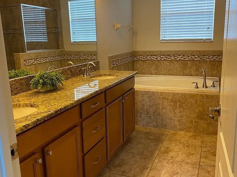 For Sale: $409,500 (4 beds, 3 baths, 2522 Square Feet)