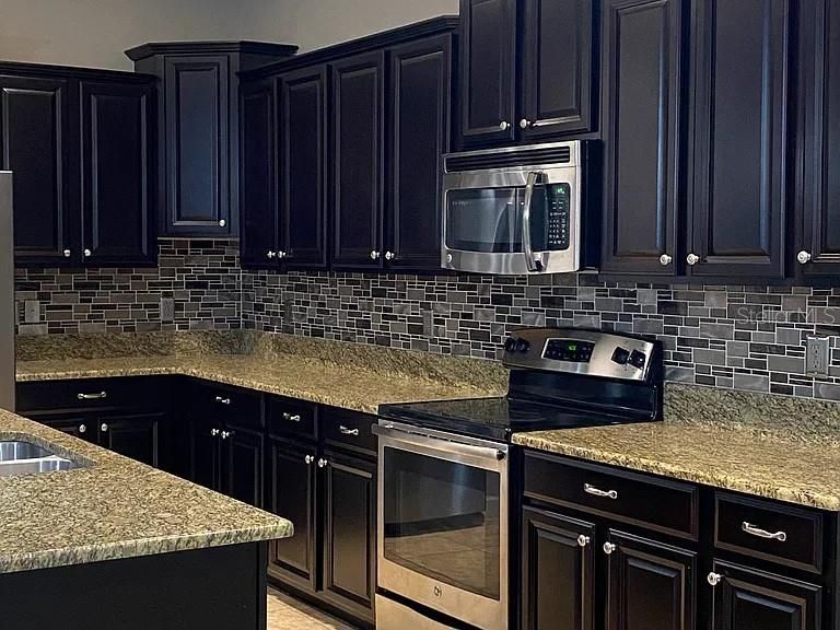 For Sale: $409,500 (4 beds, 3 baths, 2522 Square Feet)