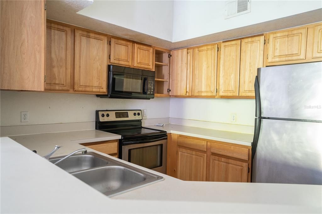 For Sale: $224,000 (2 beds, 2 baths, 1044 Square Feet)