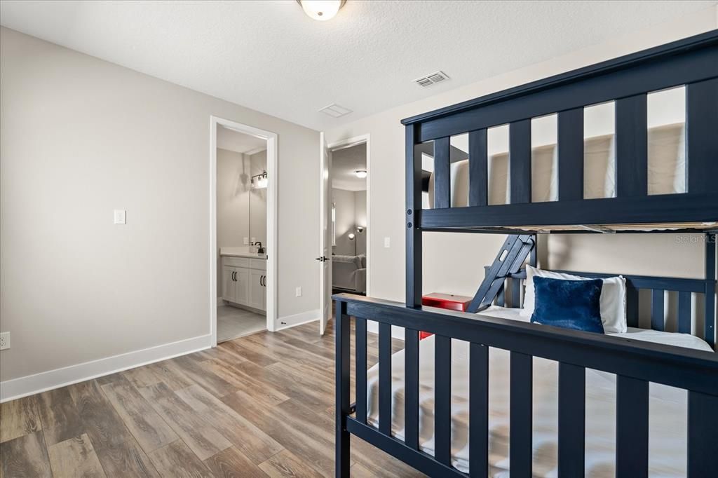 En Venta: $1,450,000 (5 camas, 4 baños, 3989 Pies cuadrados)