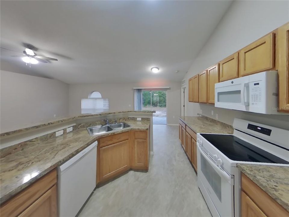 For Rent: $1,979 (4 beds, 2 baths, 1809 Square Feet)