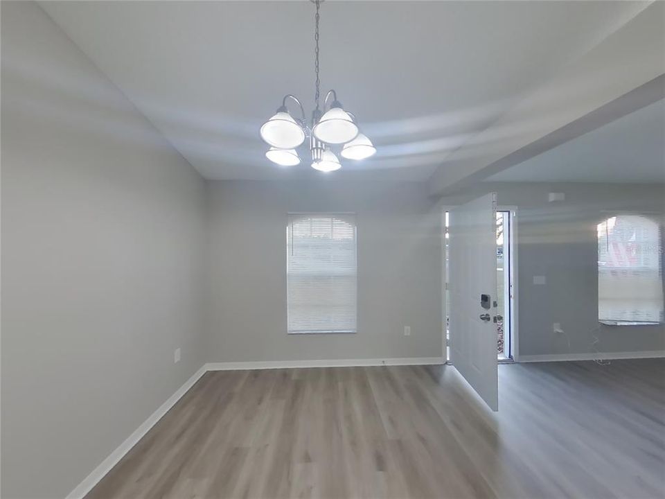 For Rent: $1,979 (4 beds, 2 baths, 1809 Square Feet)