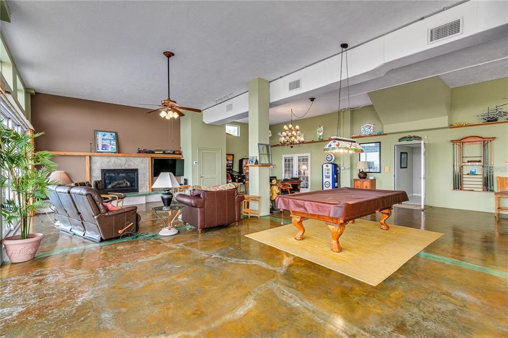 For Sale: $1,100,000 (3 beds, 2 baths, 3888 Square Feet)