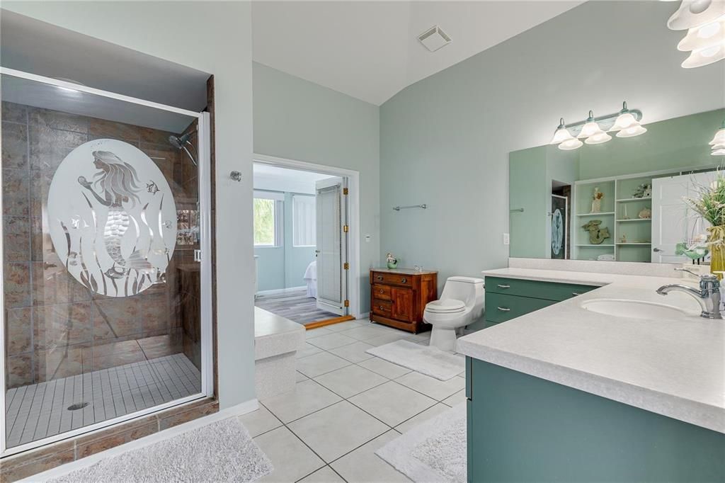 For Sale: $1,100,000 (3 beds, 2 baths, 3888 Square Feet)