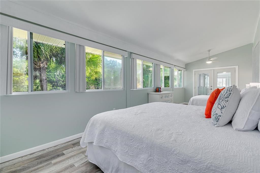 For Sale: $1,100,000 (3 beds, 2 baths, 3888 Square Feet)