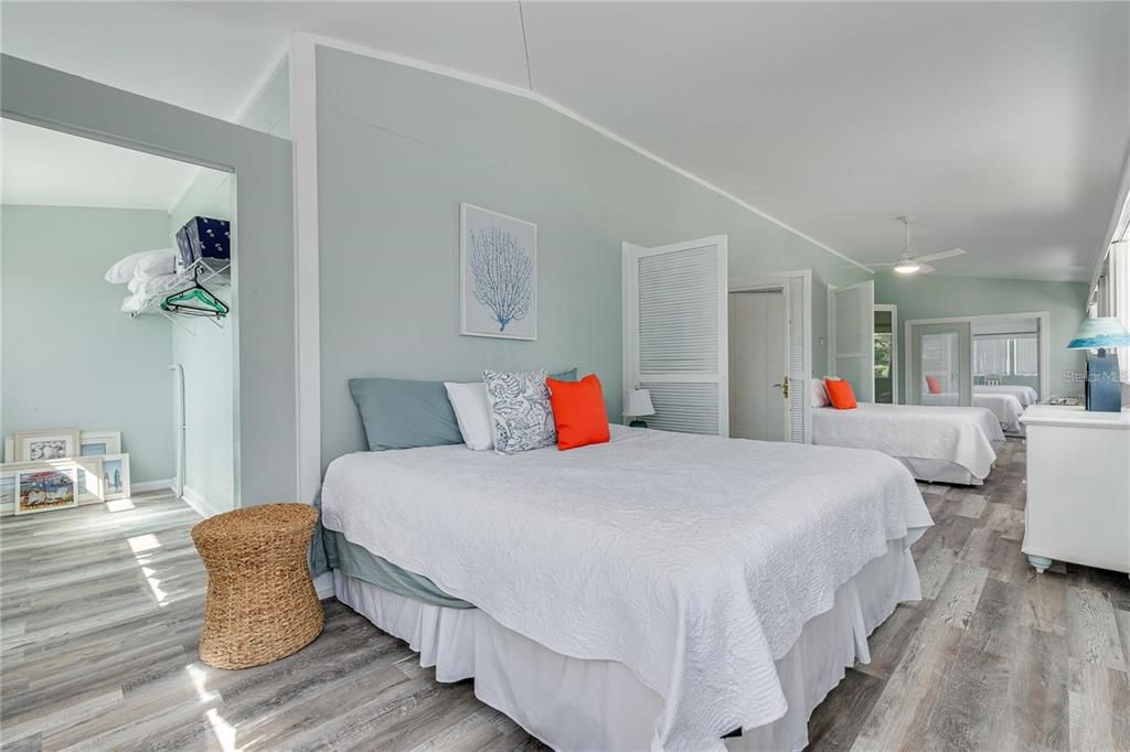 For Sale: $1,100,000 (3 beds, 2 baths, 3888 Square Feet)