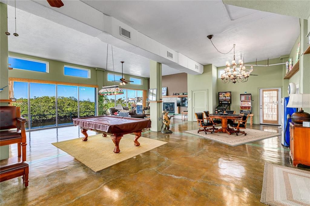 For Sale: $1,100,000 (3 beds, 2 baths, 3888 Square Feet)