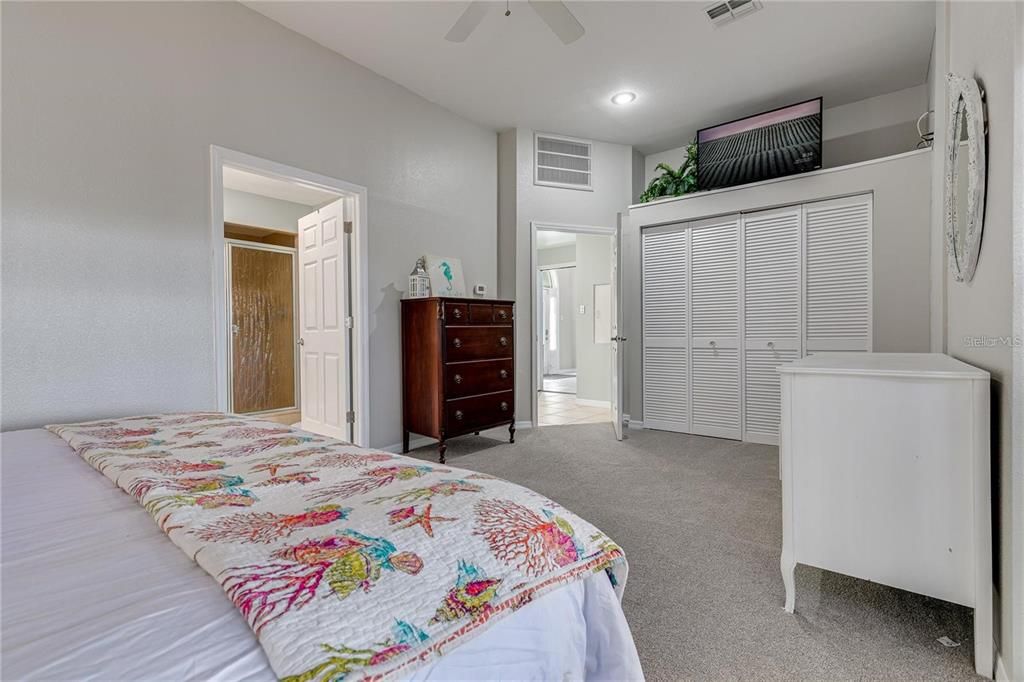 For Sale: $1,100,000 (3 beds, 2 baths, 3888 Square Feet)