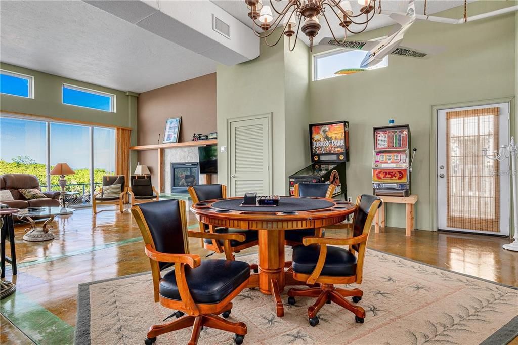 For Sale: $1,100,000 (3 beds, 2 baths, 3888 Square Feet)