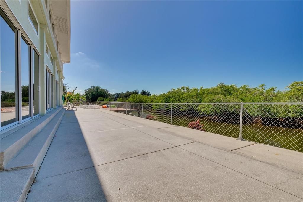 For Sale: $1,100,000 (3 beds, 2 baths, 3888 Square Feet)