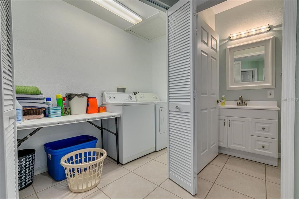 For Sale: $1,100,000 (3 beds, 2 baths, 3888 Square Feet)