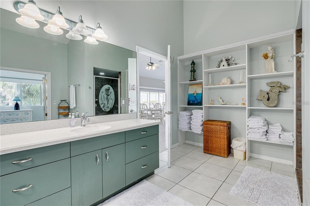 For Sale: $1,100,000 (3 beds, 2 baths, 3888 Square Feet)