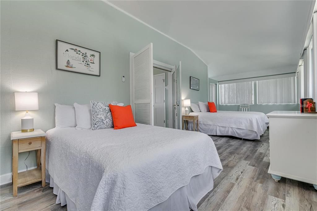 For Sale: $1,100,000 (3 beds, 2 baths, 3888 Square Feet)