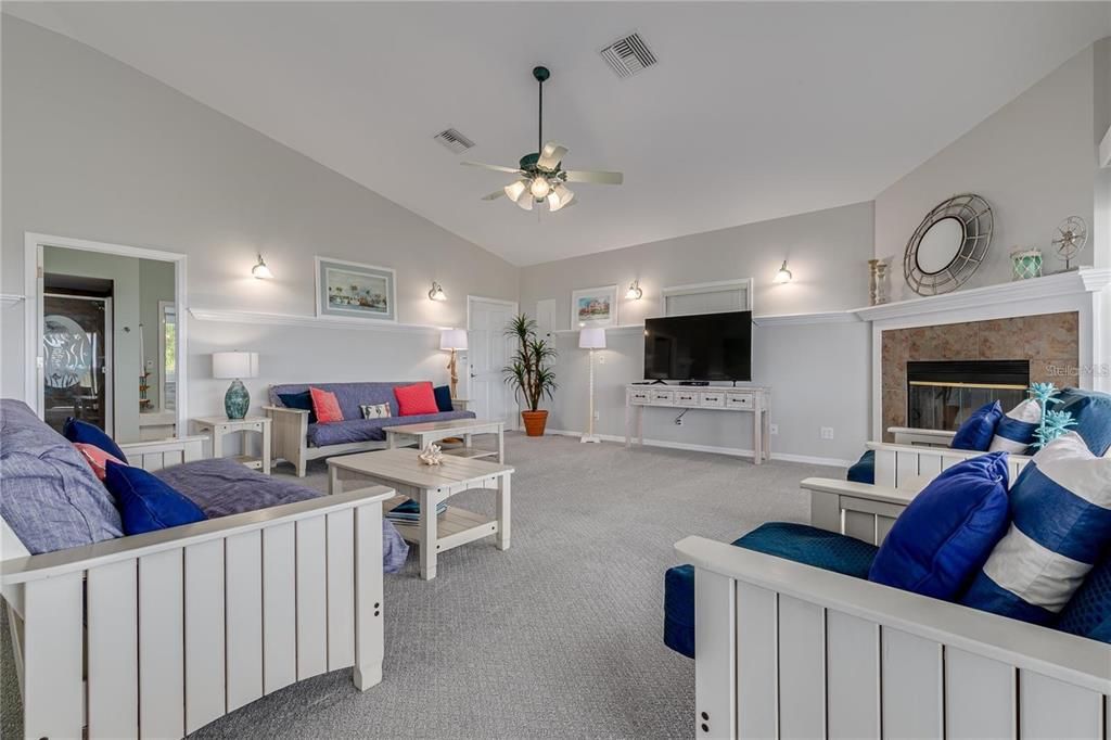 For Sale: $1,100,000 (3 beds, 2 baths, 3888 Square Feet)