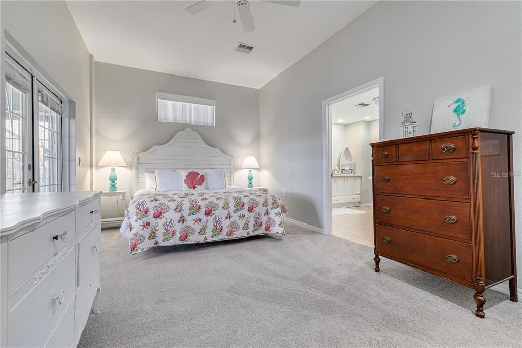 For Sale: $1,100,000 (3 beds, 2 baths, 3888 Square Feet)