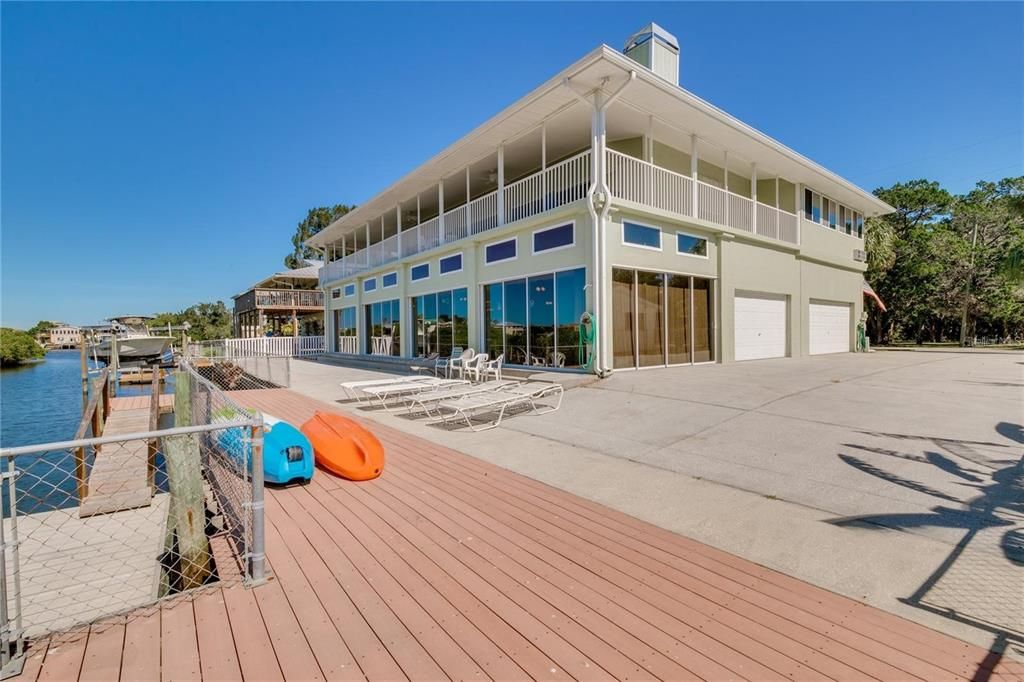 For Sale: $1,100,000 (3 beds, 2 baths, 3888 Square Feet)