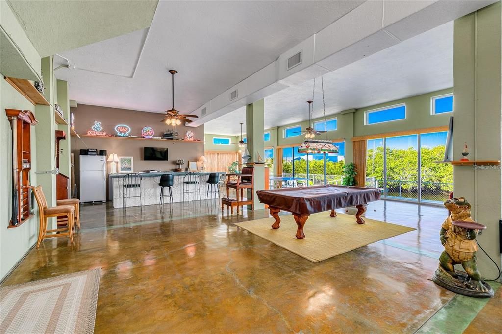 For Sale: $1,100,000 (3 beds, 2 baths, 3888 Square Feet)