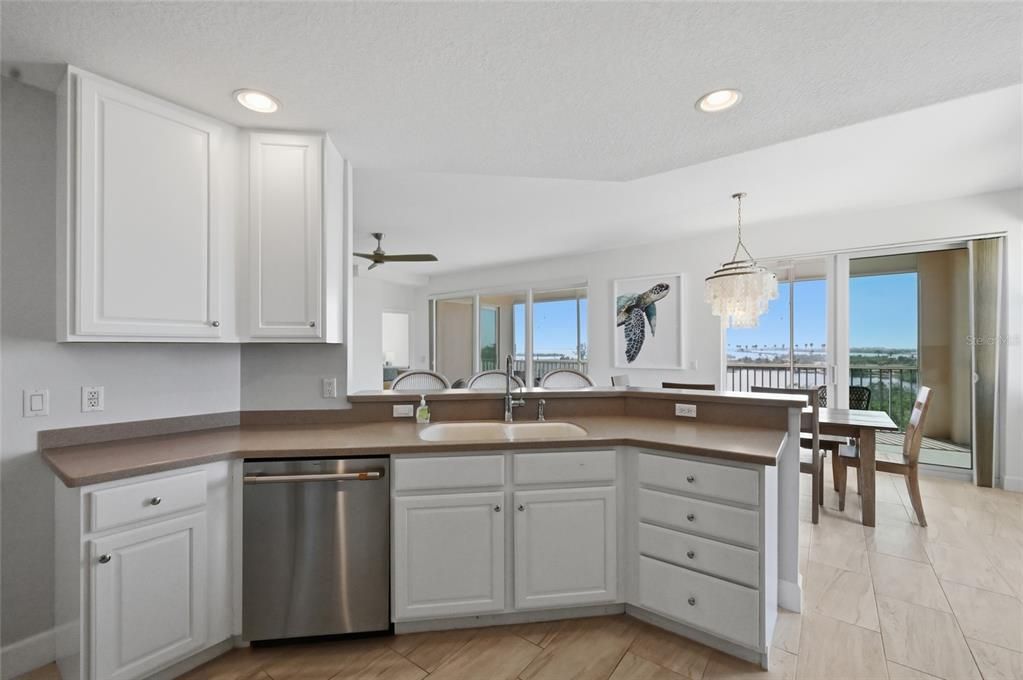 待售: $899,500 (3 贝兹, 3 浴室, 2138 平方英尺)