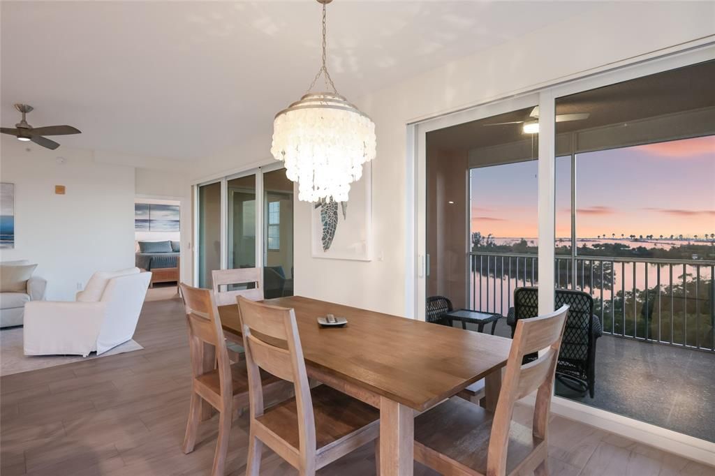 待售: $899,500 (3 贝兹, 3 浴室, 2138 平方英尺)