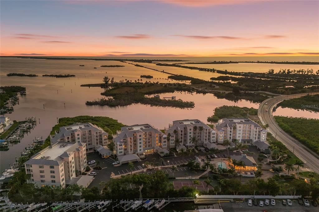 待售: $899,500 (3 贝兹, 3 浴室, 2138 平方英尺)