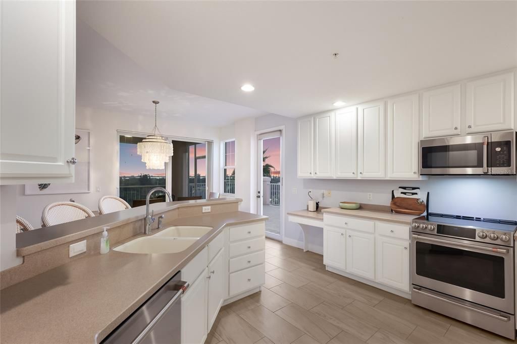 待售: $899,500 (3 贝兹, 3 浴室, 2138 平方英尺)