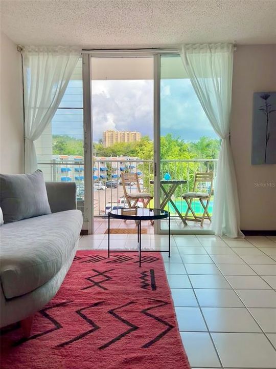 For Rent: $1,500 (3 beds, 2 baths, 1033 Square Feet)