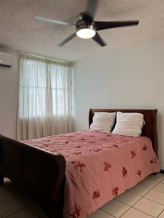 For Rent: $1,500 (3 beds, 2 baths, 1033 Square Feet)