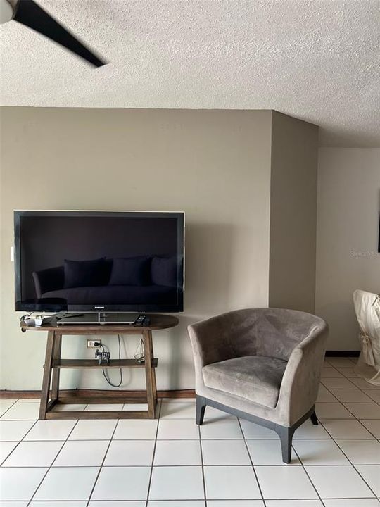 For Rent: $1,500 (3 beds, 2 baths, 1033 Square Feet)