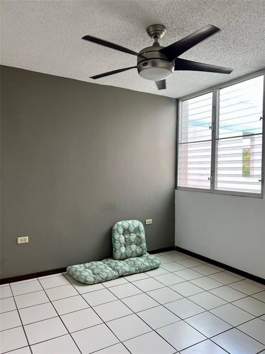 For Rent: $1,500 (3 beds, 2 baths, 1033 Square Feet)