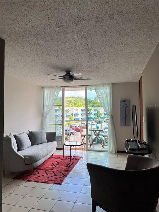 For Rent: $1,500 (3 beds, 2 baths, 1033 Square Feet)