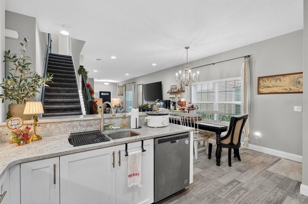 На продажу: $429,000 (4 спален, 3 ванн, 2402 Квадратных фут)